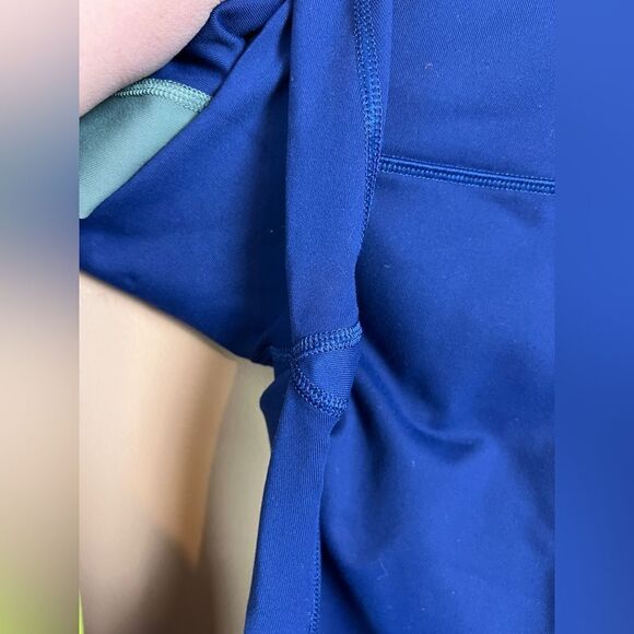 Victoria’s Secret Sport Blue & Teal Knockout Active Leggings Size Small NWOT - Picture 3 of 4